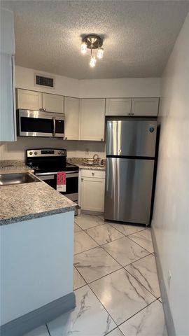 212 Lake Pointe Dr 102, Oakland Park, FL 33309