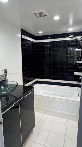 212 Lake Pointe Dr 102, Oakland Park, FL 33309