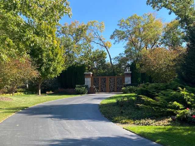 315 S Valley Hill Road, Bull Valley, IL 60098