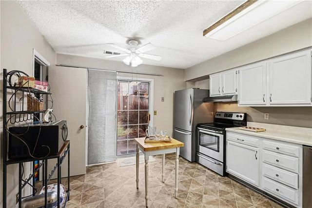 8334 Metcalf Avenue, Overland Park, KS 66212