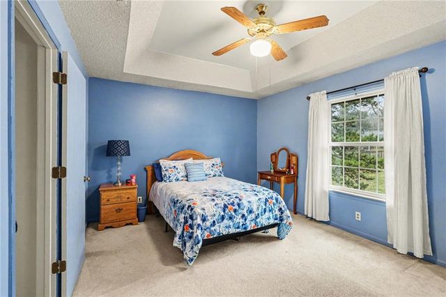 8334 Metcalf Avenue, Overland Park, KS 66212