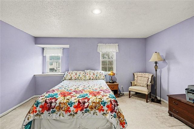 8334 Metcalf Avenue, Overland Park, KS 66212