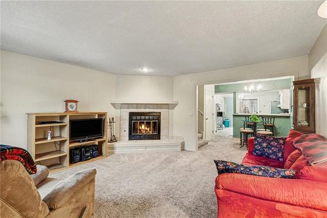 8334 Metcalf Avenue, Overland Park, KS 66212