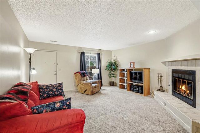 8334 Metcalf Avenue, Overland Park, KS 66212