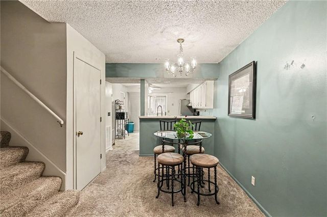 8334 Metcalf Avenue, Overland Park, KS 66212