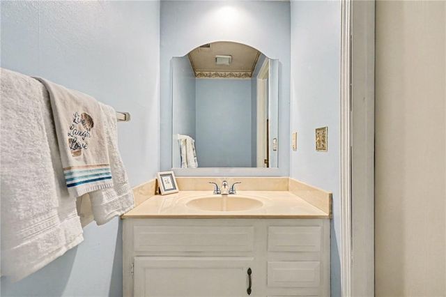 8334 Metcalf Avenue, Overland Park, KS 66212