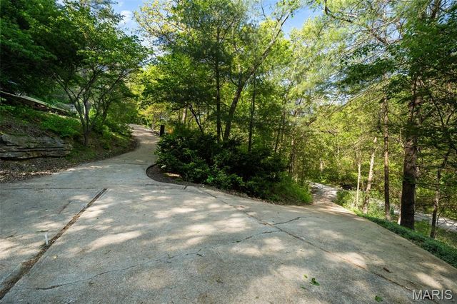 8075 Glenn Drive, Barnhart, MO 63012