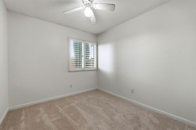 592 Charlemagne Ln, Tracy, CA 95376