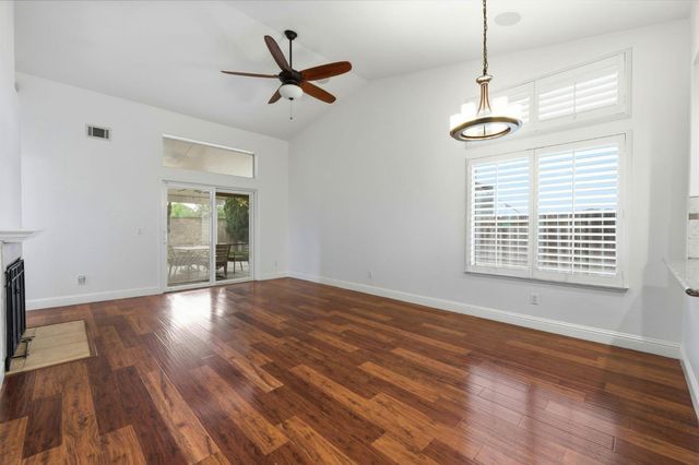 592 Charlemagne Ln, Tracy, CA 95376