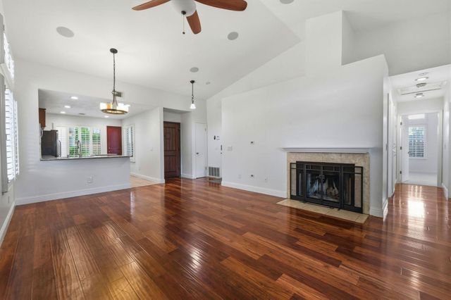 592 Charlemagne Ln, Tracy, CA 95376