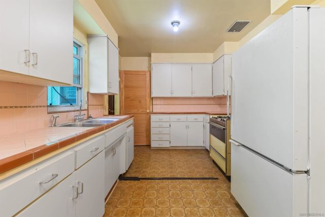 2439 Patterson Rd, Escondido, CA 92027