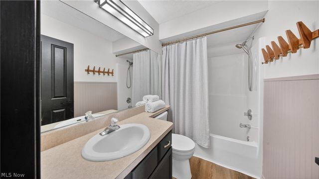 23215 Chandlers Lane, Olmsted Falls, OH 44138
