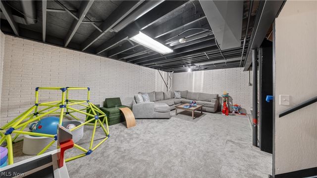 23215 Chandlers Lane, Olmsted Falls, OH 44138