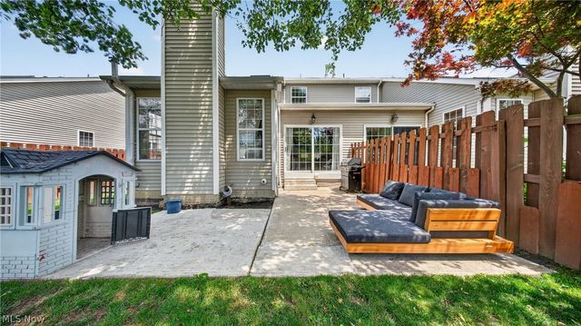 23215 Chandlers Lane, Olmsted Falls, OH 44138