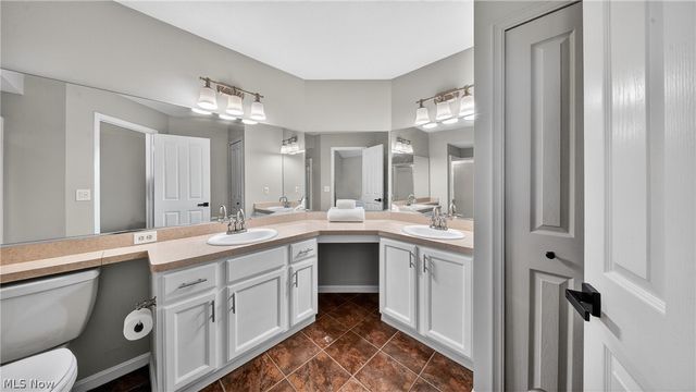 23215 Chandlers Lane, Olmsted Falls, OH 44138