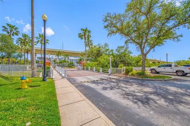 5000 CULBREATH KEY WAY 1-201, Tampa, FL 33611