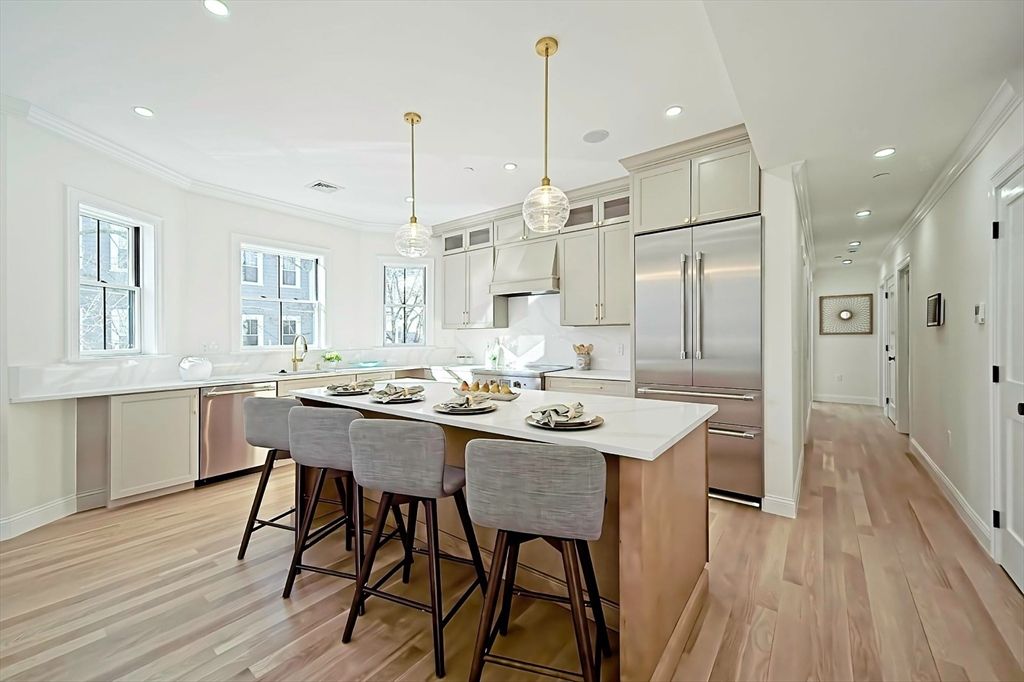 252 Lexington Avenue 4, Cambridge, MA 02138