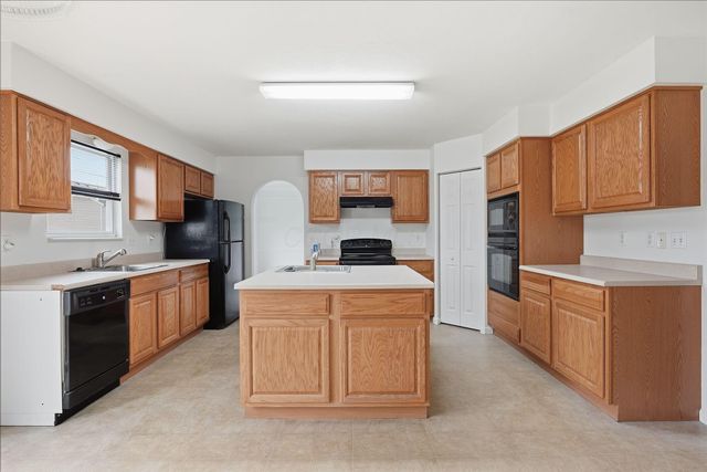 5611 Shellbark Street, Groveport, OH 43125