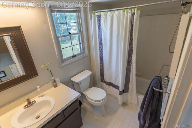 649 Bedford Drive, Westland, MI 48185