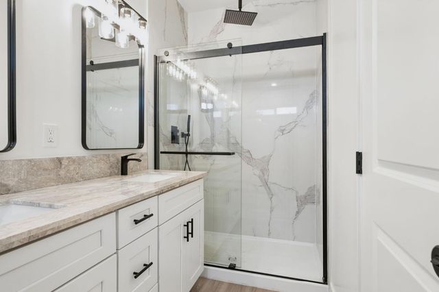 502 9th St, Orange Cove, CA 93646