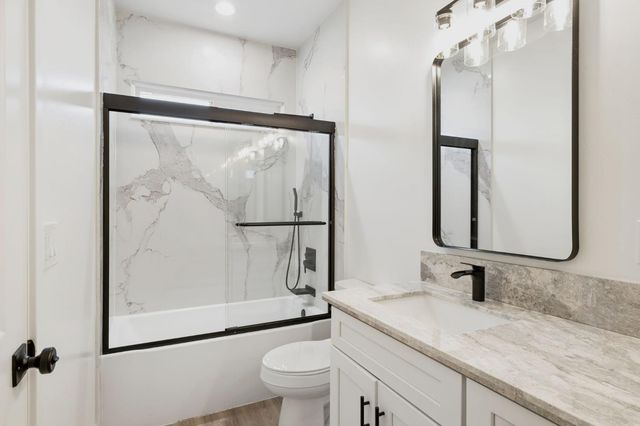 502 9th St, Orange Cove, CA 93646