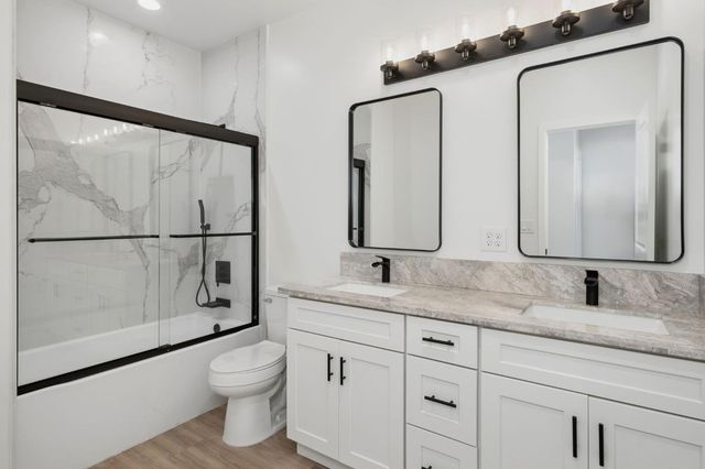 502 9th St, Orange Cove, CA 93646