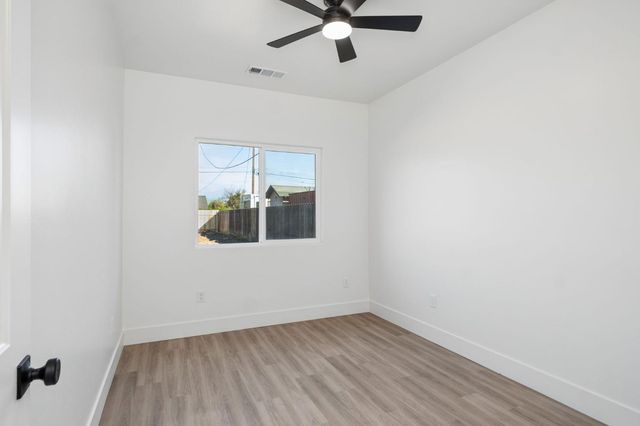 502 9th St, Orange Cove, CA 93646