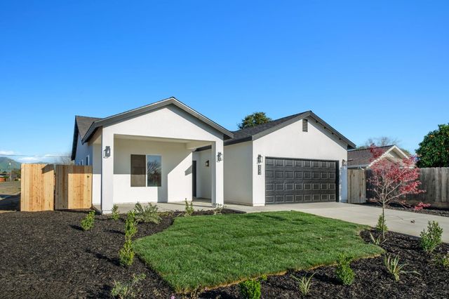 502 9th St, Orange Cove, CA 93646