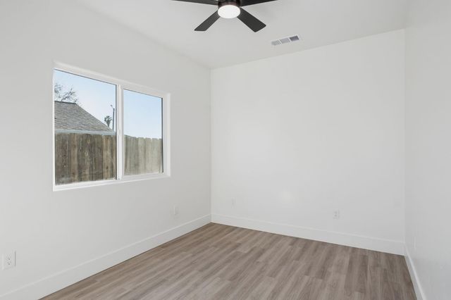 502 9th St, Orange Cove, CA 93646