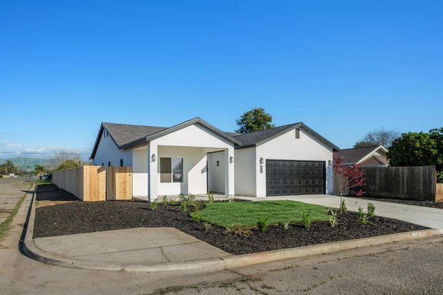 502 9th St, Orange Cove, CA 93646