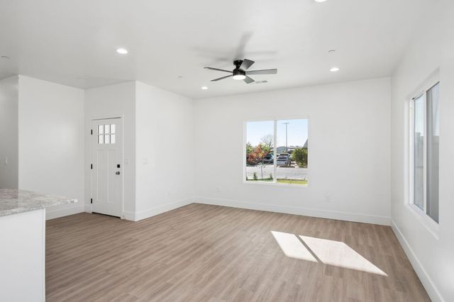 502 9th St, Orange Cove, CA 93646