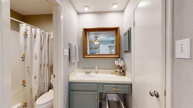 1901 Holleman Drive W 412, College Station, TX 77840