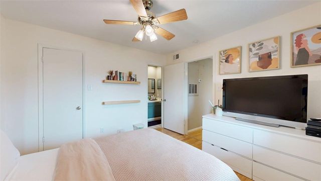 1901 Holleman Drive W 412, College Station, TX 77840