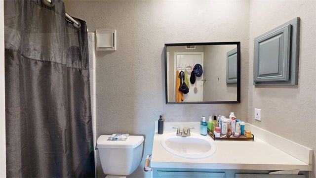 1901 Holleman Drive W 412, College Station, TX 77840
