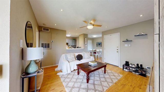 1901 Holleman Drive W 412, College Station, TX 77840