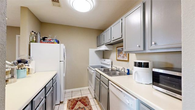1901 Holleman Drive W 412, College Station, TX 77840