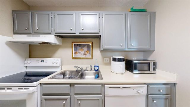 1901 Holleman Drive W 412, College Station, TX 77840