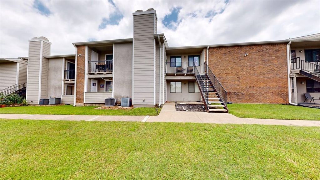 1901 Holleman Drive W 412, College Station, TX 77840