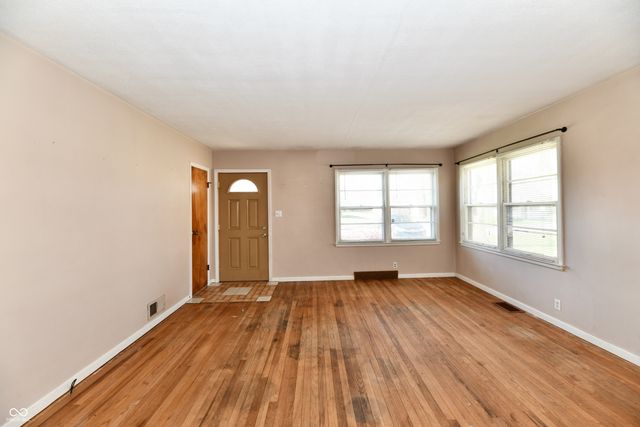 20 E North Street, New Palestine, IN 46163