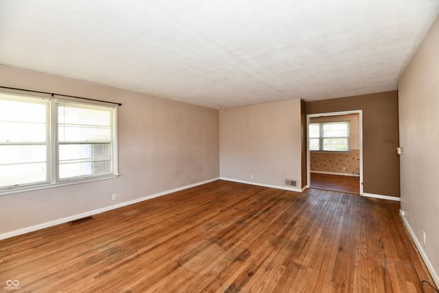 20 E North Street, New Palestine, IN 46163