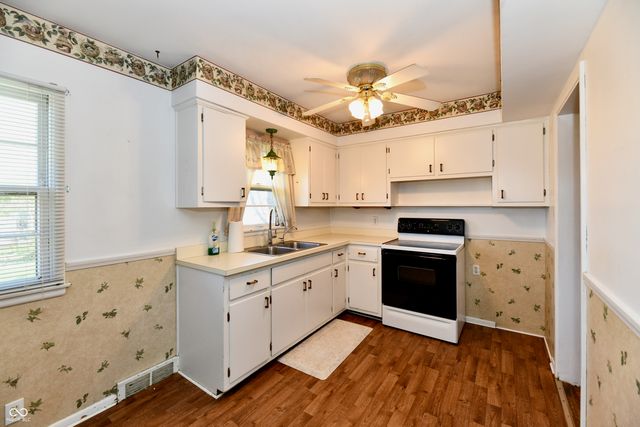 20 E North Street, New Palestine, IN 46163