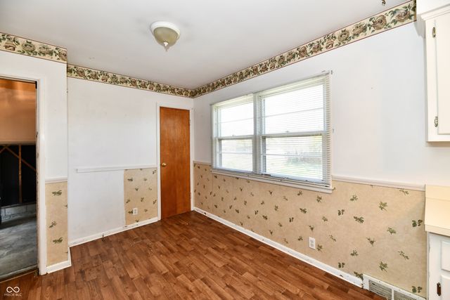 20 E North Street, New Palestine, IN 46163