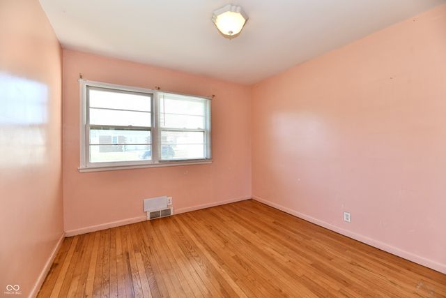 20 E North Street, New Palestine, IN 46163