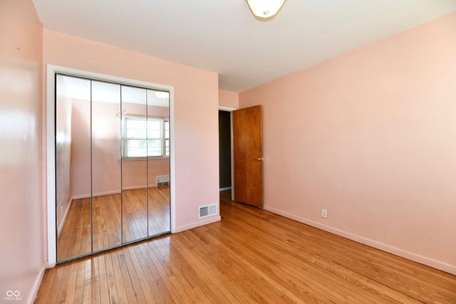 20 E North Street, New Palestine, IN 46163
