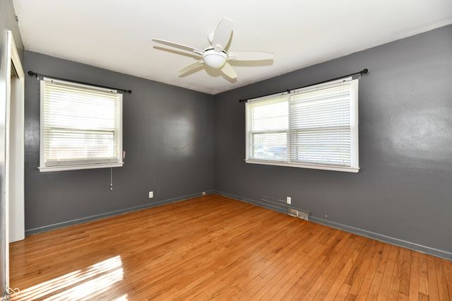 20 E North Street, New Palestine, IN 46163