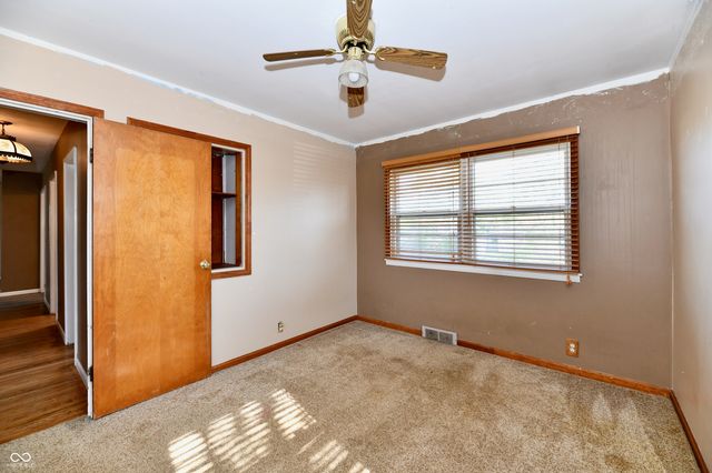 20 E North Street, New Palestine, IN 46163