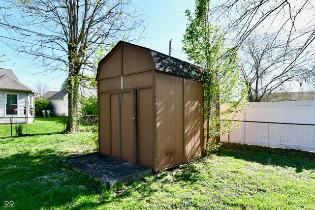20 E North Street, New Palestine, IN 46163
