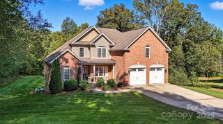 5005 Woodwinds Drive NE, Hickory, NC 28601
