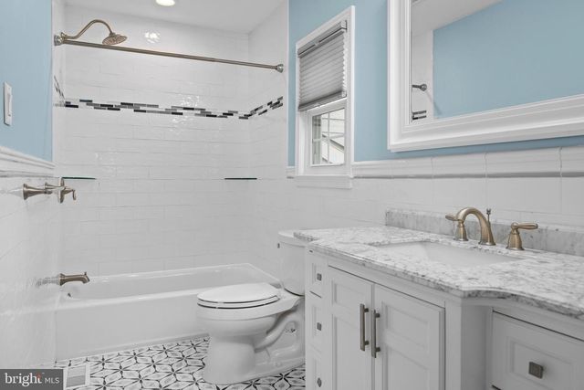 212 RUMFORD CT, Newtown, PA 18940