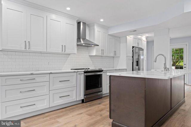 212 RUMFORD CT, Newtown, PA 18940
